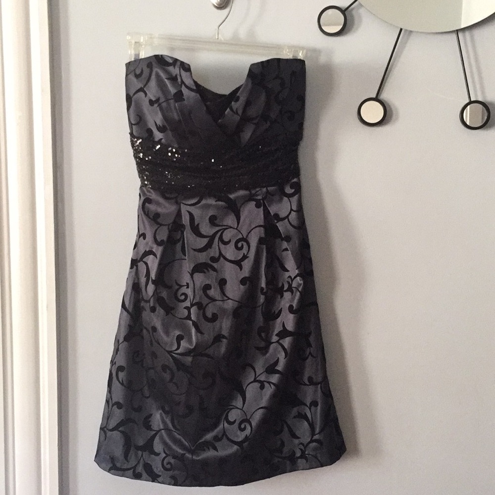 Studio Y strapless mini dress size 9/10